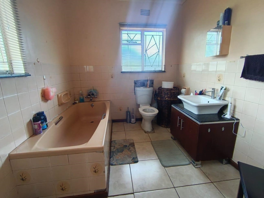 4 Bedroom Property for Sale in Lakeview Free State